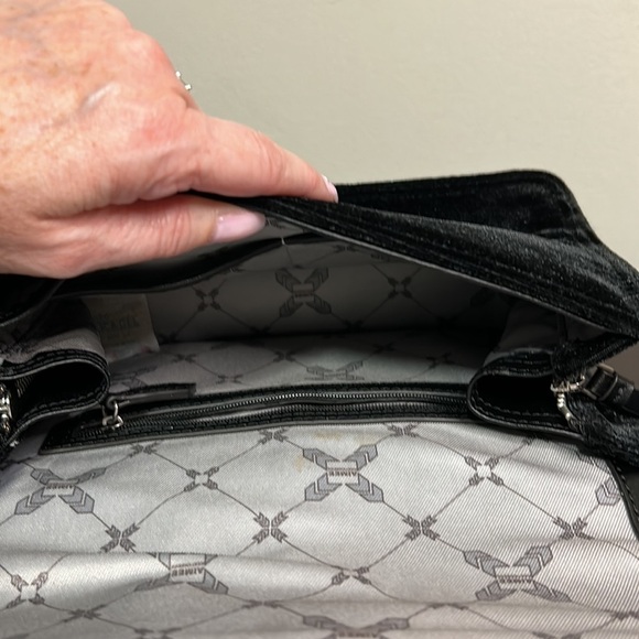 Aimee Kestenberg Mia Purse Velvet Expandable Crossbody Black - Picture 11 of 13